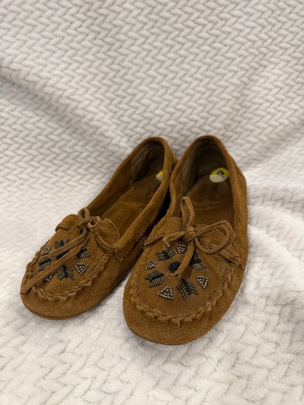 Minnetonka Womens Soft Suede Moccasin Loafers with Beaded Detail - Brown Size 9